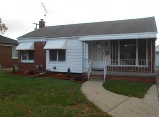 28604 Floral St, Roseville, MI 48066