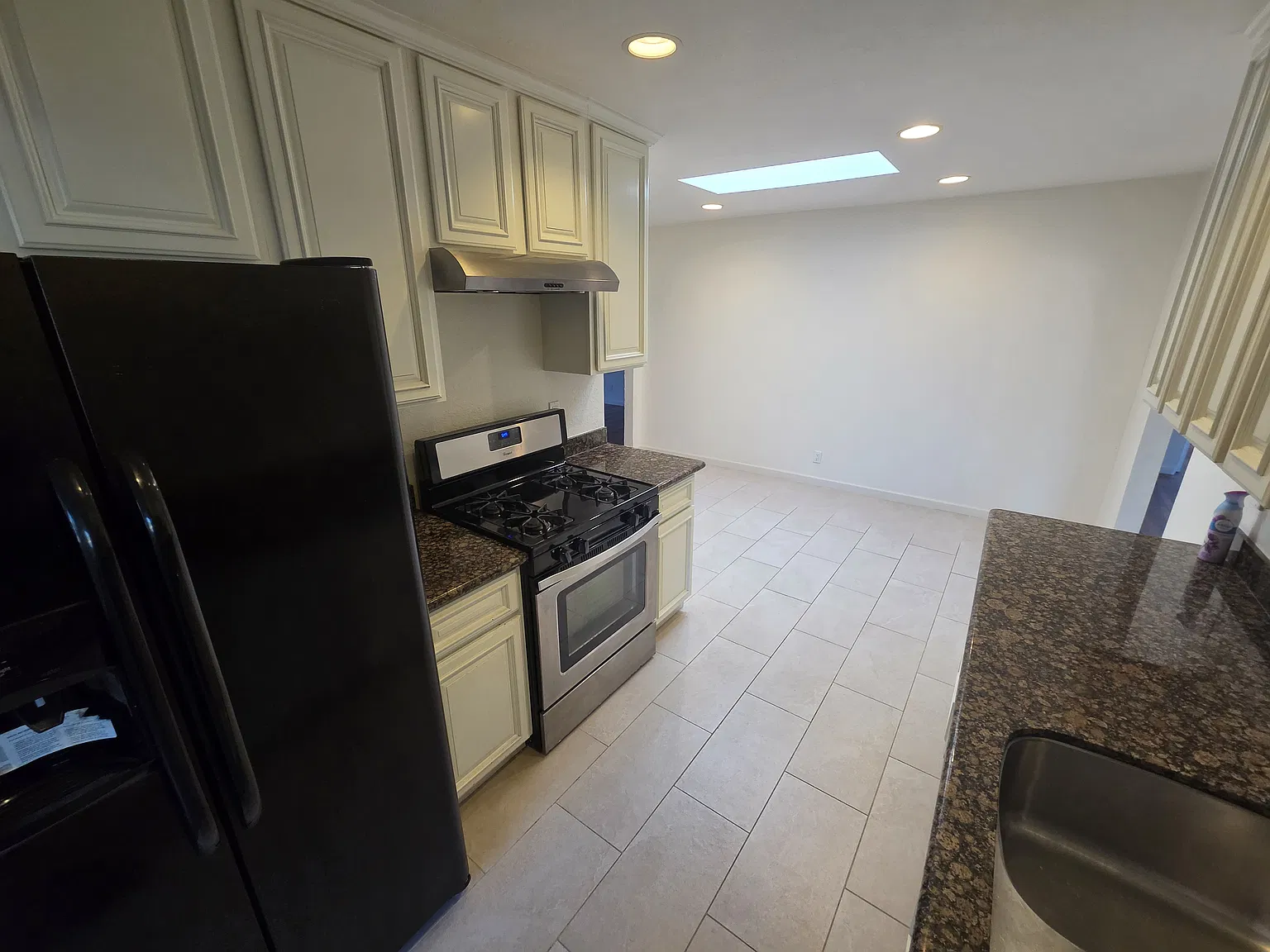 4 bed, 1535 sqft, $4,100 — Photo 3