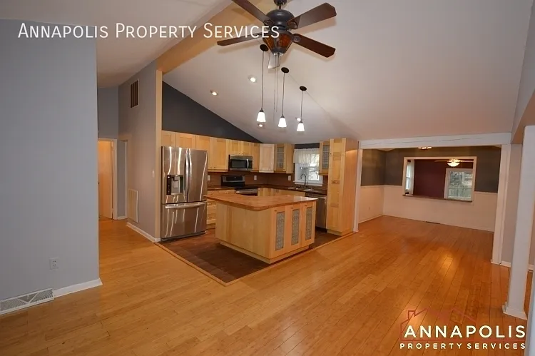 1066 broadview drive — Photo 4