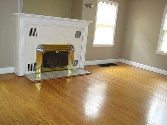 3rd image of 9631 S Parkside Ave