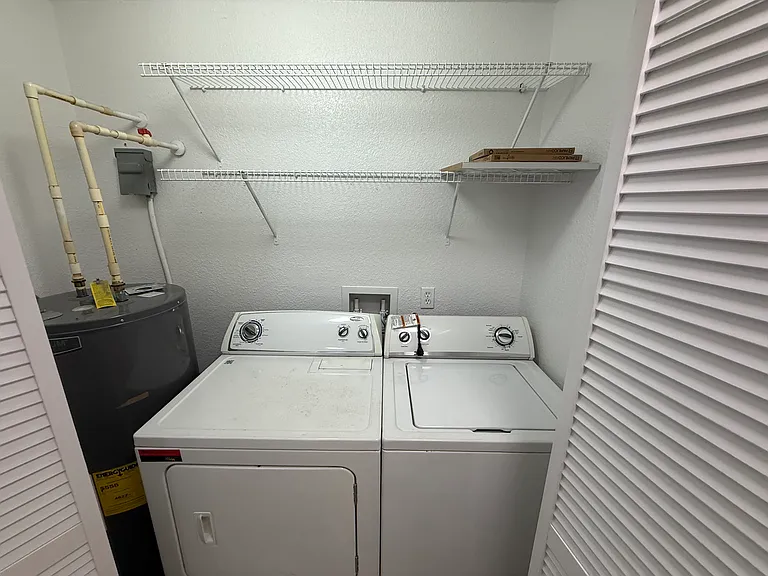 1335 W Lasalle St — Photo 16