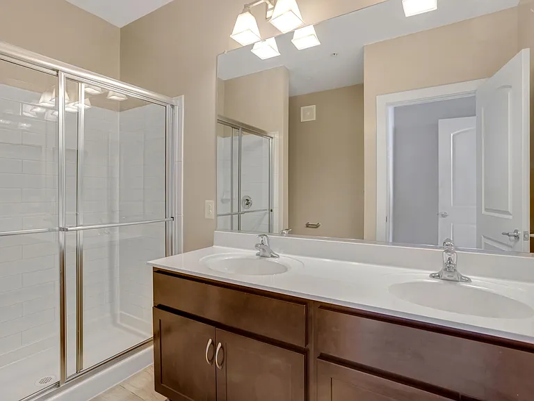 Avanti Luxury Apartments — Photo 66