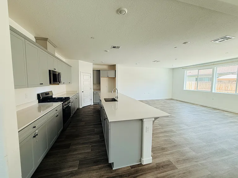 7249 E Homan Ave — Photo 3