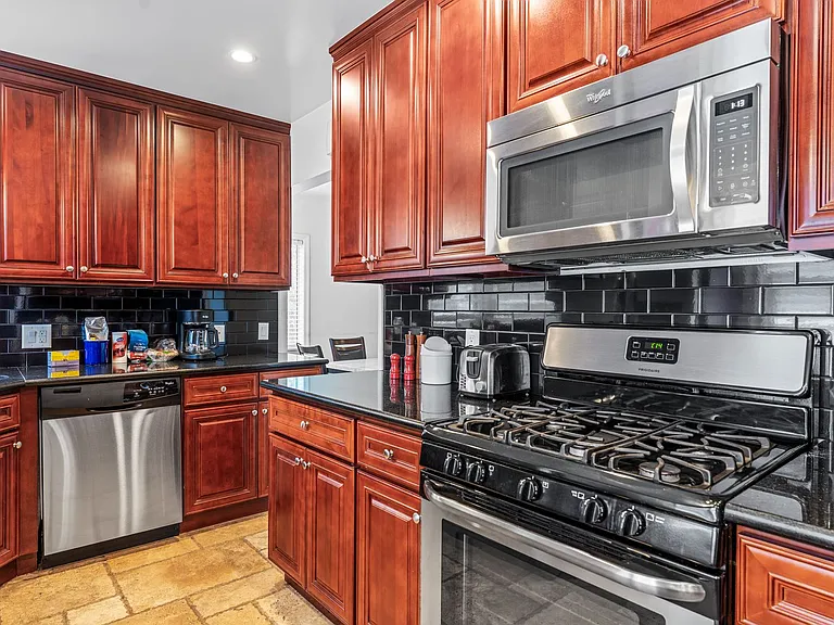 1537 El Prado — Photo 11