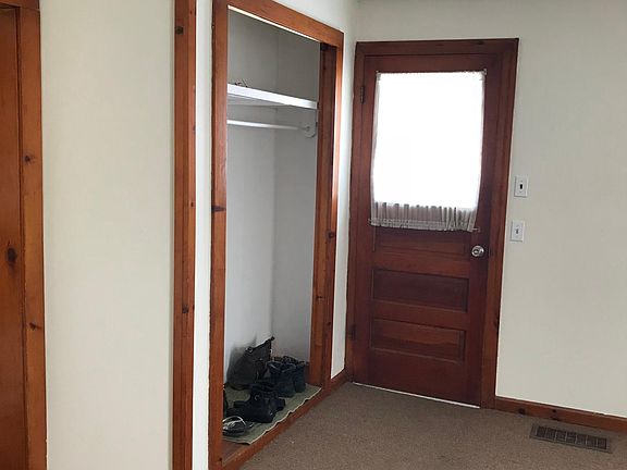 Living Room - view of entry and closet