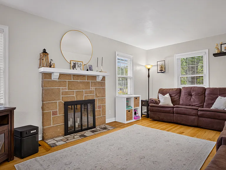 302 Lindsay Rd — Photo 15