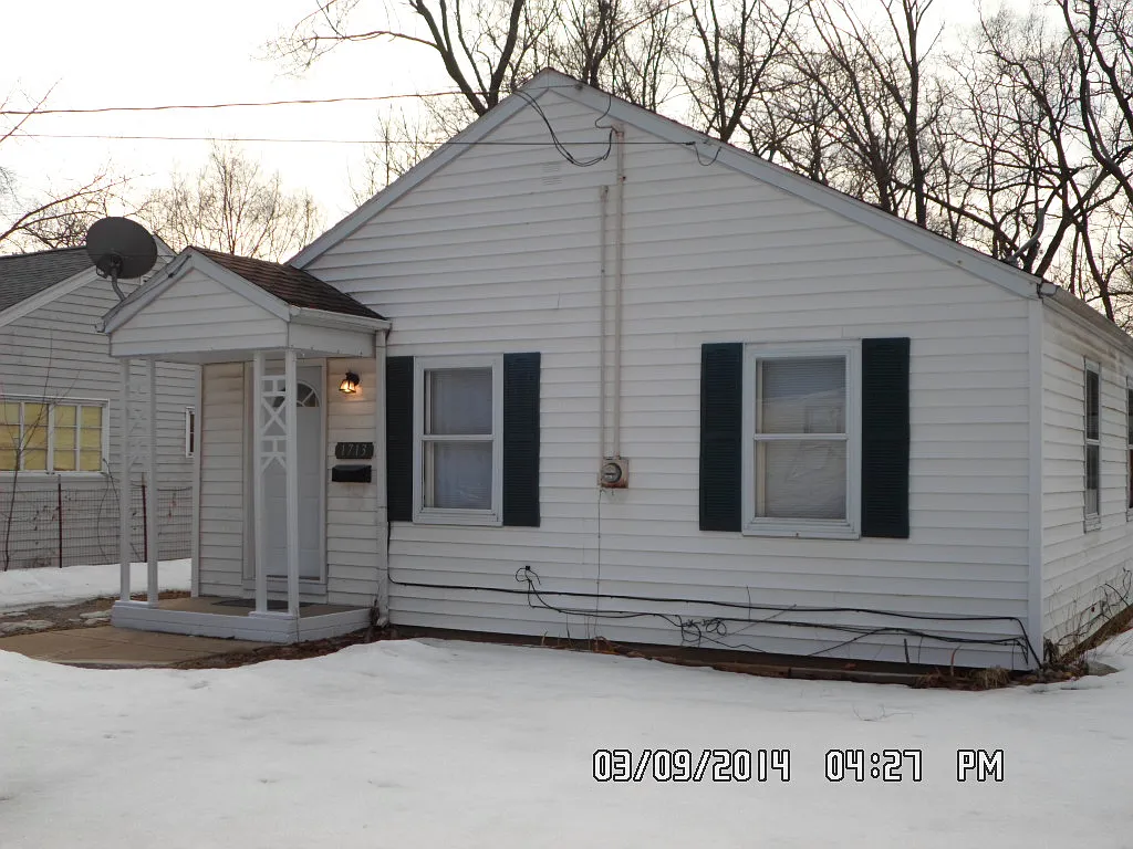 1713 N Valley Ave photo 1
