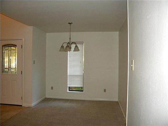4th image of 643 Village Ln S #A