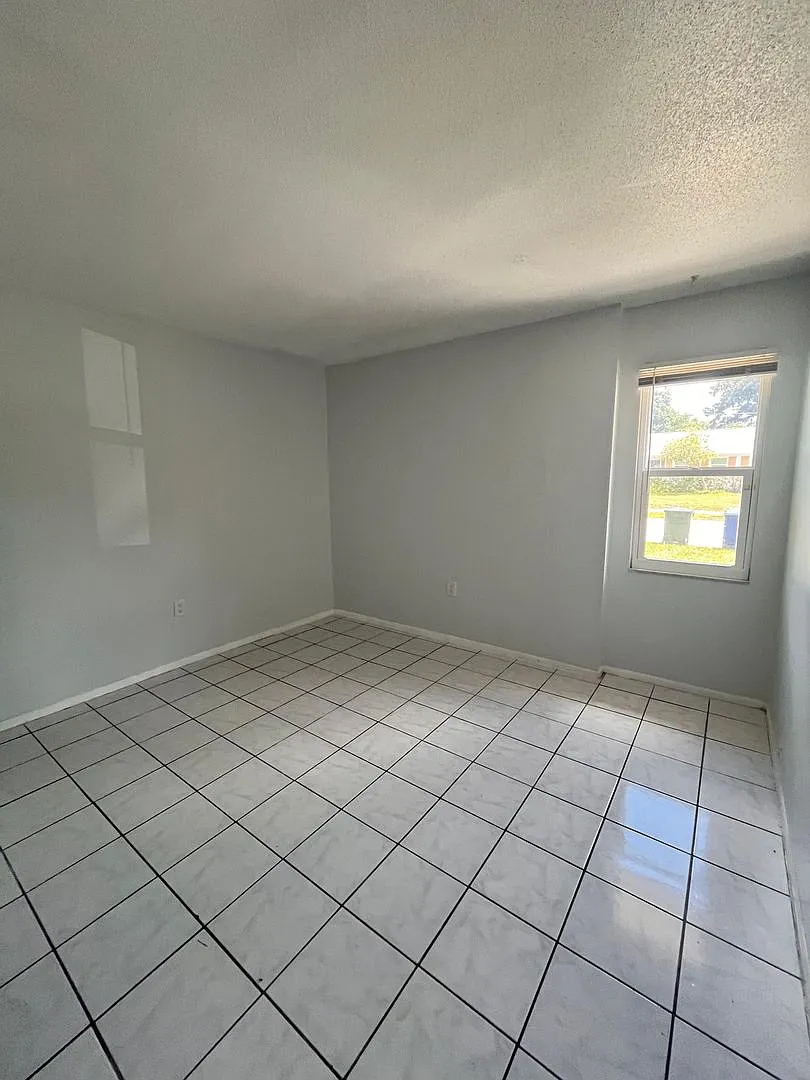 Lovely 2 bedroom apartment located in central Sarasota — Photo 2