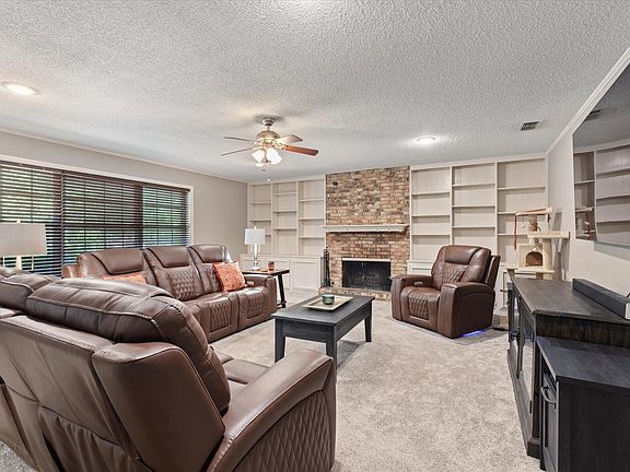 5th image of 4 Amherst Cir