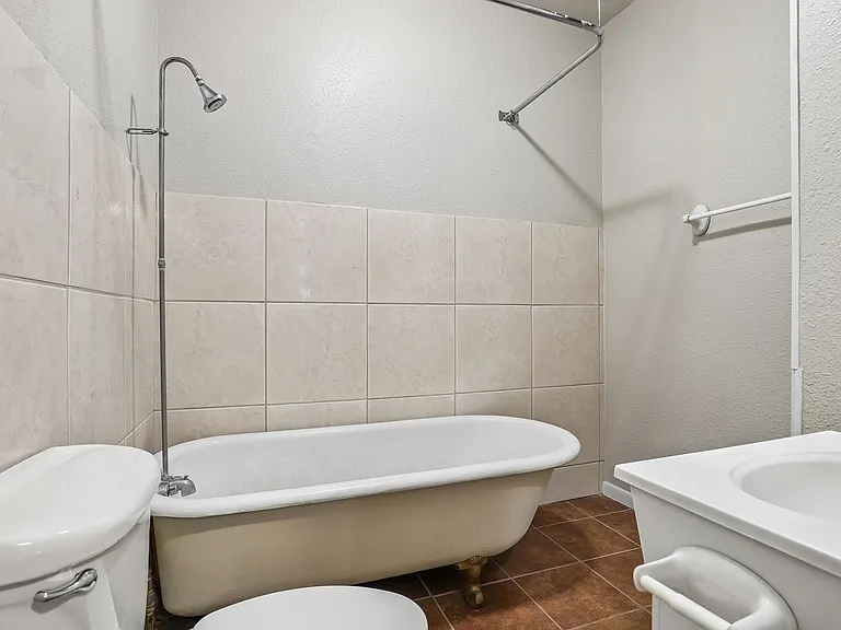 2310 N Sabinas St — Photo 13