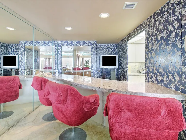 1800 NE 114th St #2308 — Photo 7