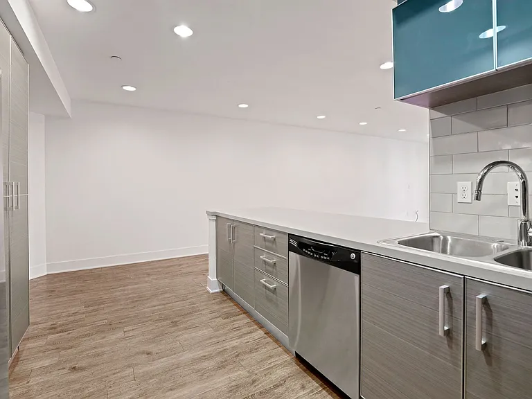 Modern Kitchen with Energy-Efficient Appliances
