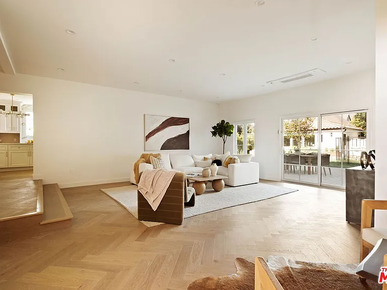 308 S Highland Ave — Photo 4
