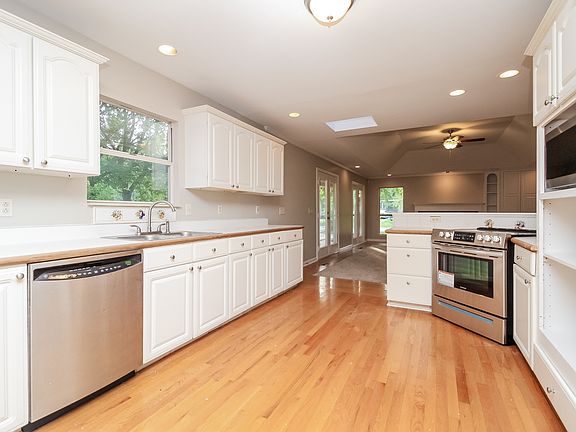 4th image of 216 One Mile Ln