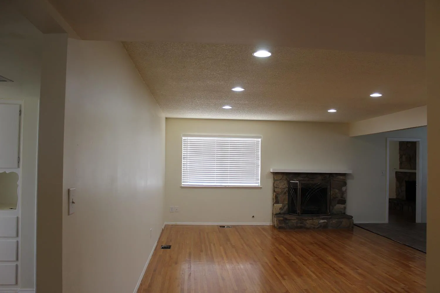 3 bed, 1781 sqft, $2,200 — Photo 3
