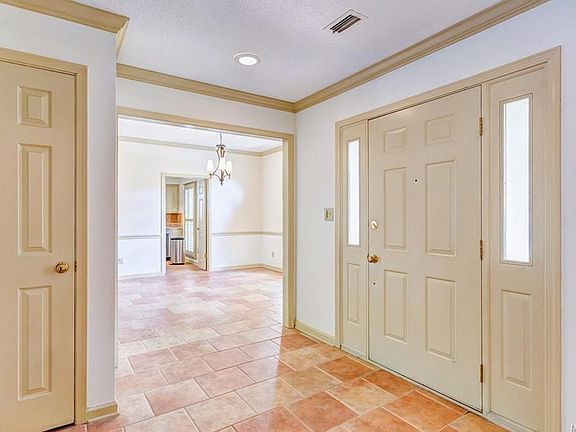 3rd image of 6648 Luxembourg Cir
