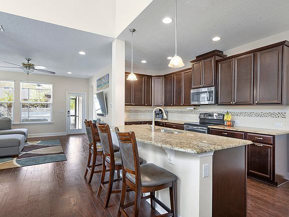 4th image of 410 Sanctuary Dr