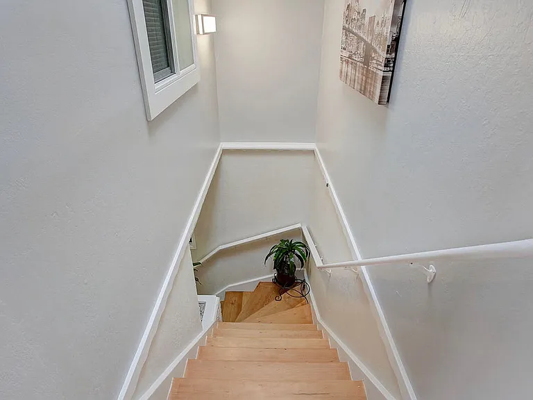 184 Canterbury Ave — Photo 5