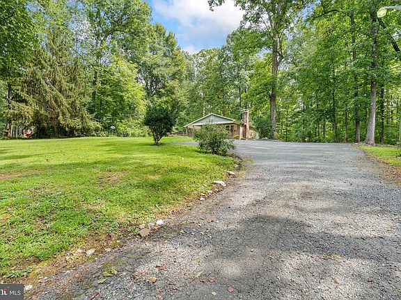 5th image of 316 Tacketts Mill Rd