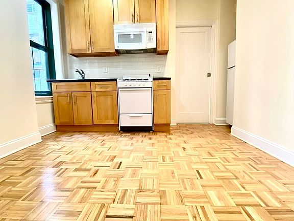 2nd image of 539 E 78th St #3B