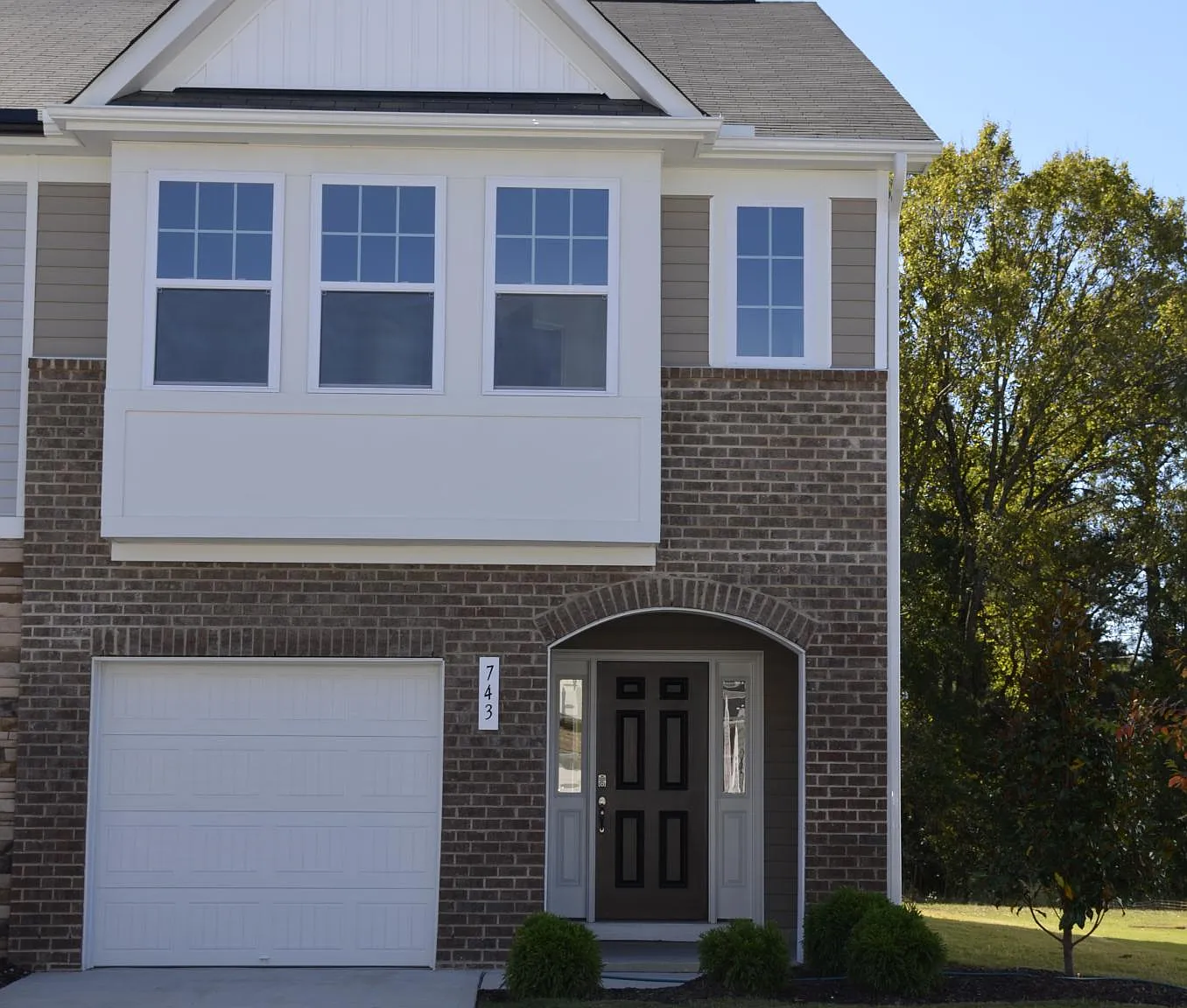 3 bed, 2.5 bath, 1600 sqft, $1,760 — Photo 1