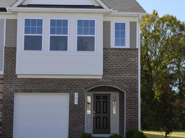 743 Ridge Cliff Ln, Zebulon, NC 27597