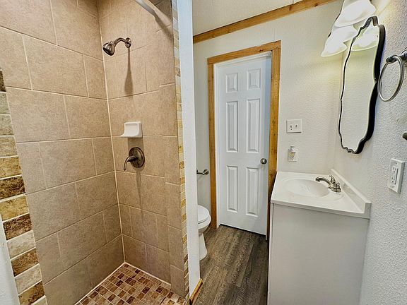 5th image of 161 Elizabeth St #B