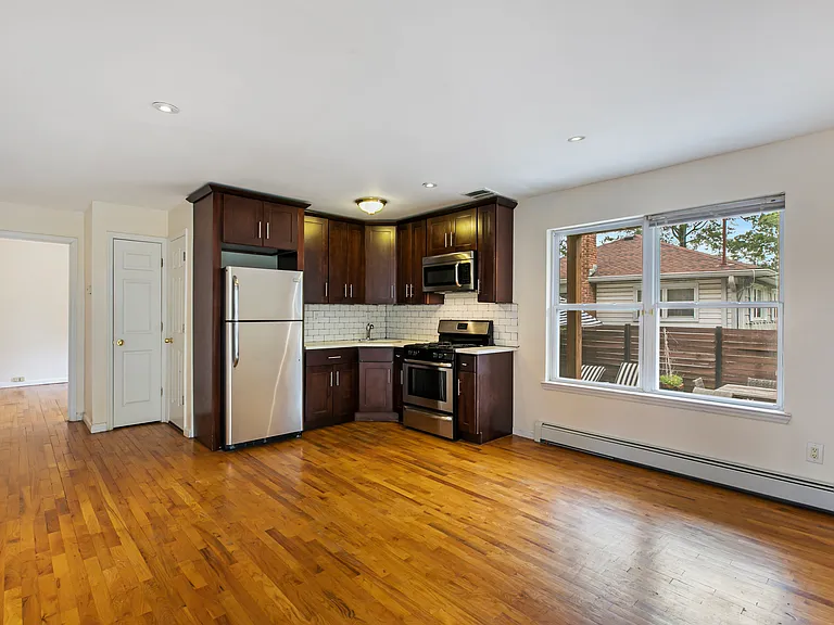 1049 Owasco Rd — Photo 10