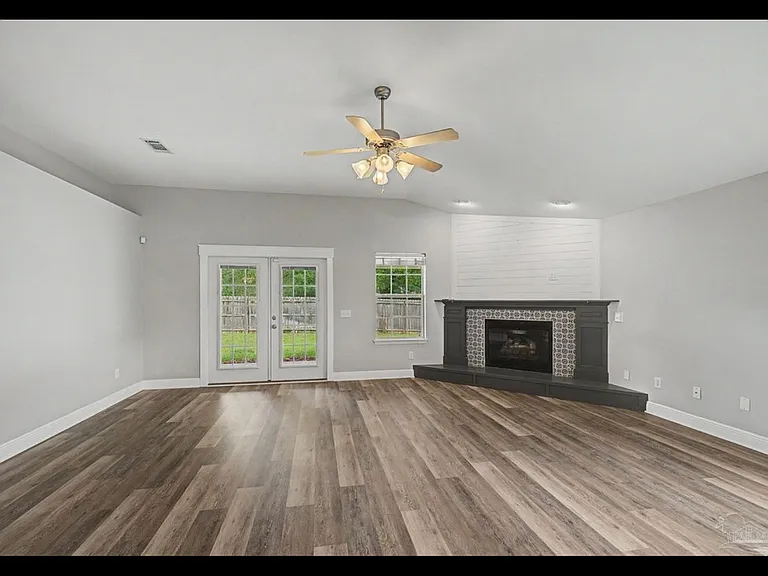 5897 Arch Ave — Photo 5