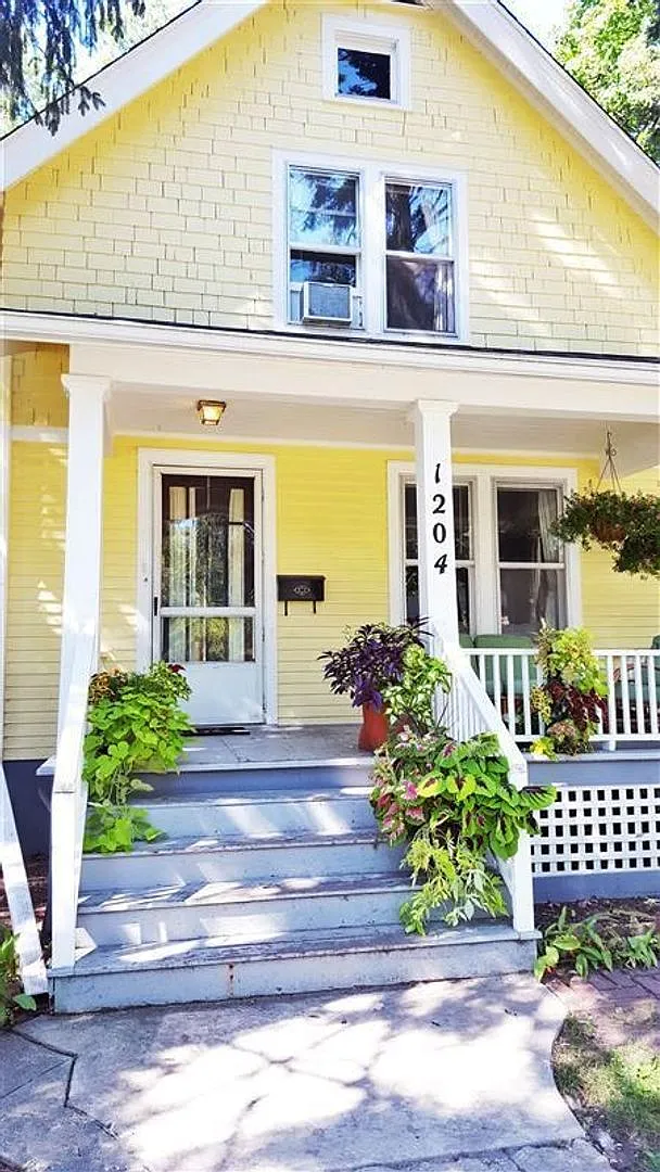 1204 White St photo 1