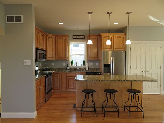4th image of 717 Coulter Ave
