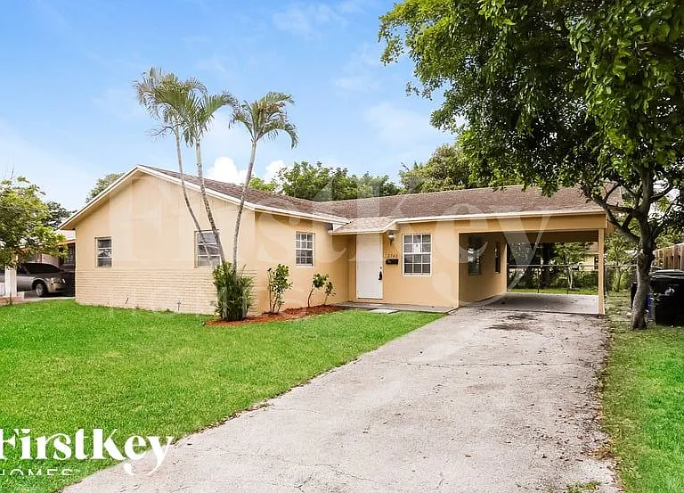 2740 SW 7th St — Photo 1