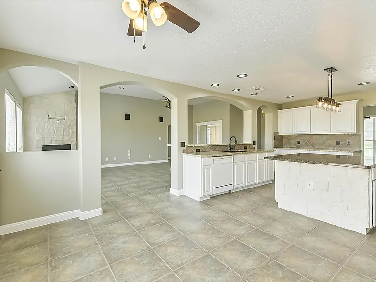 15320 Mound Rd — Photo 13