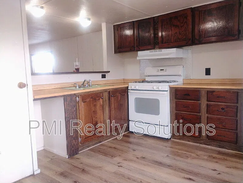 2 bed, 1.0 bath, 784 sqft, $850 — Photo 4
