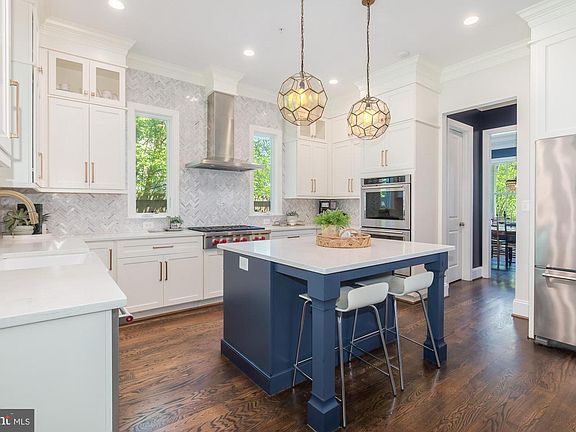 3rd image of 8018 Takoma Ave