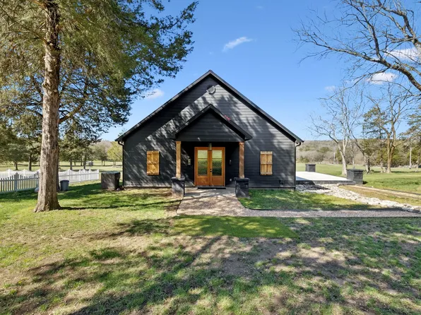 61 Boning Rd, Fayetteville, TN 37334