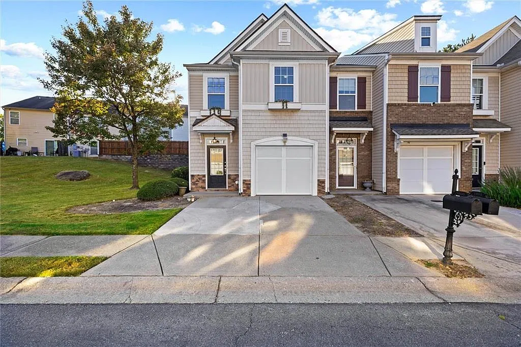 3 bed, 2.5 bath, 1696 sqft, $3,300 — Photo 2
