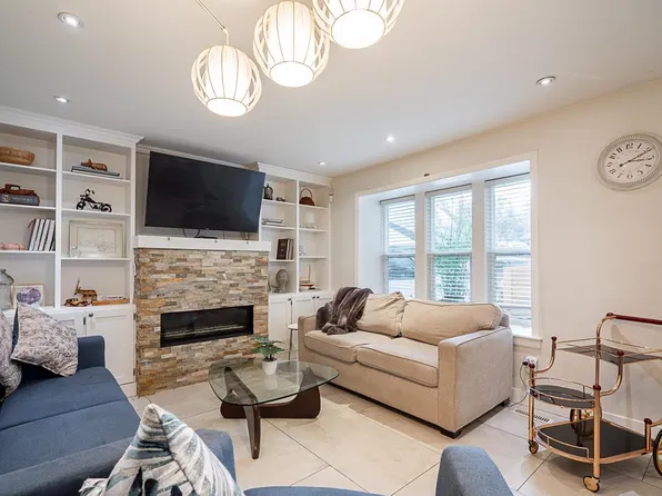 7802 139a St, Surrey, BC V3W 5H4