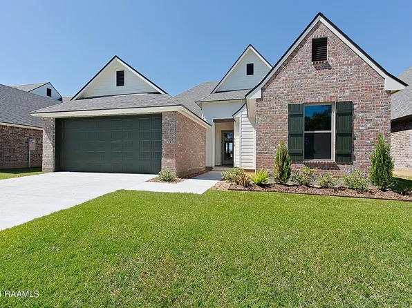 716 Whispering Meadows Rd, Broussard, LA 70518