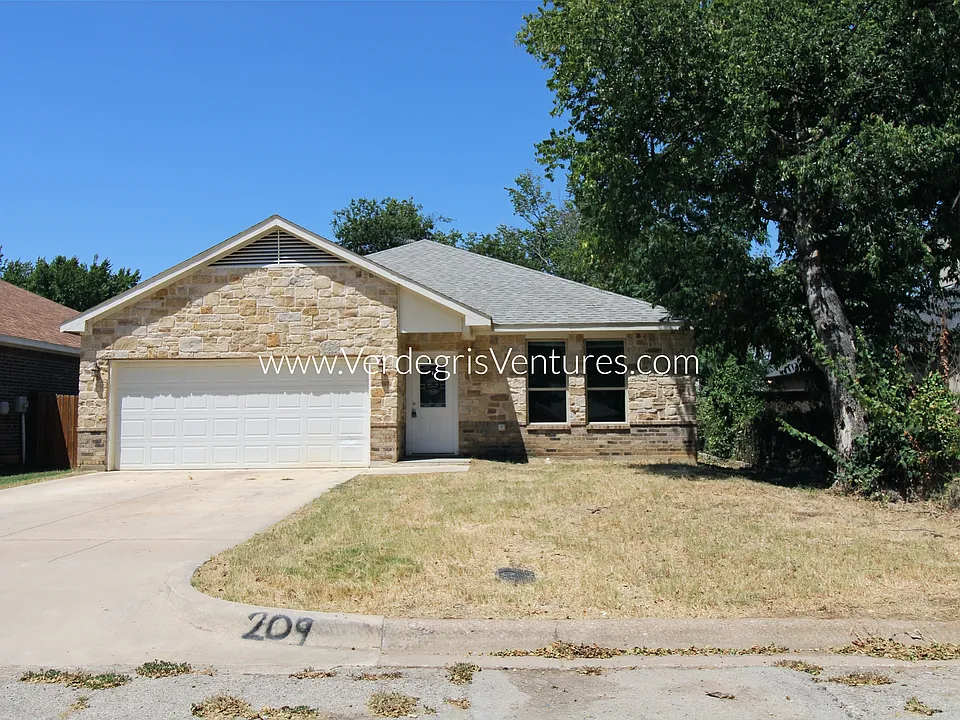 209 E Barron Ave
