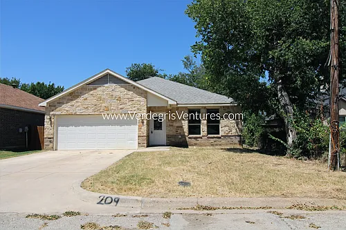 209 E Barron Ave Photo 1 209 E Barron Ave Photo 1