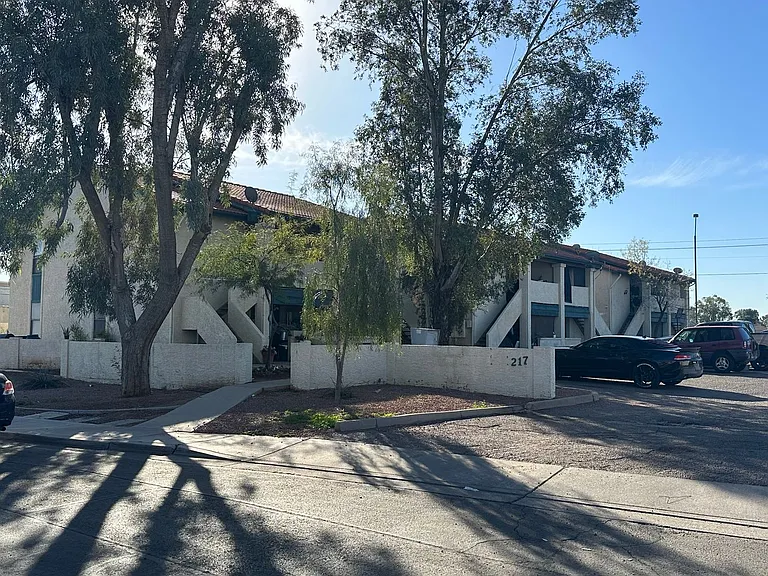 217 E Washington Ave — Photo 1