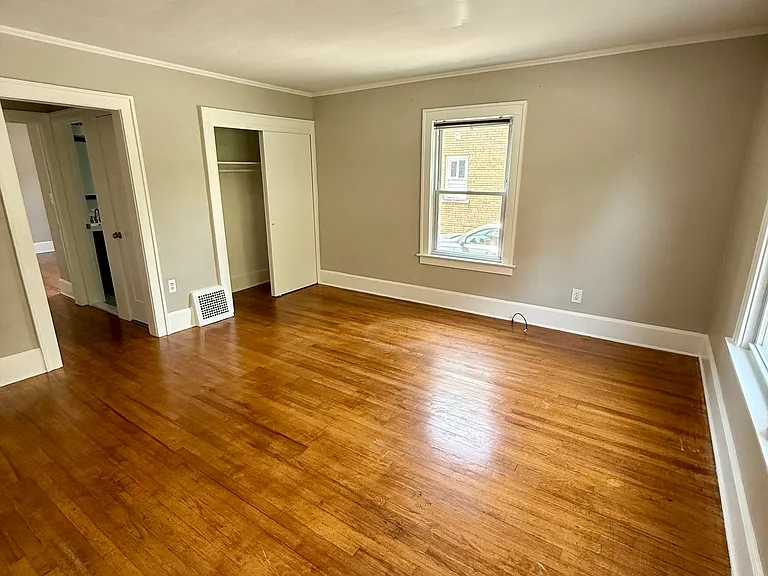 417 W 4th St — Photo 10