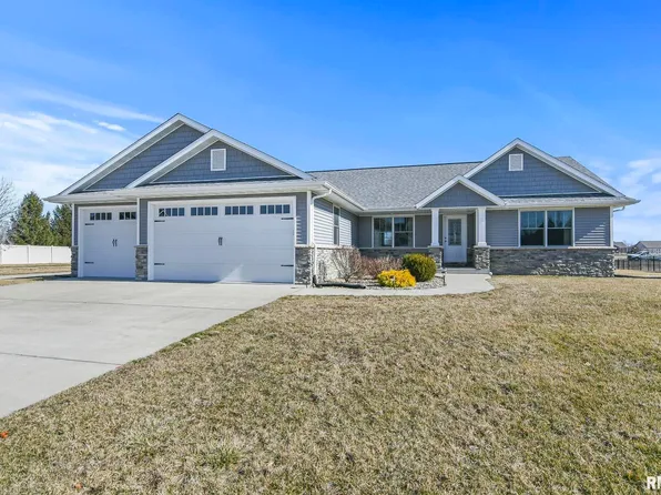 400 Windycrest Dr, Chatham, IL 62629