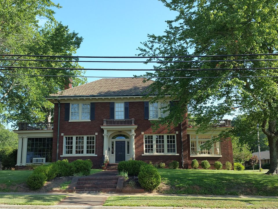 1st image of 405 Cambridge Ave E