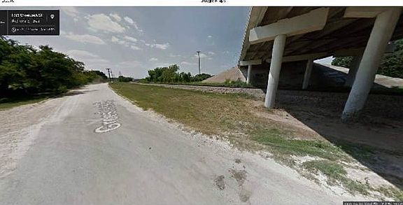 5th image of 1900 W Groesbeck St
