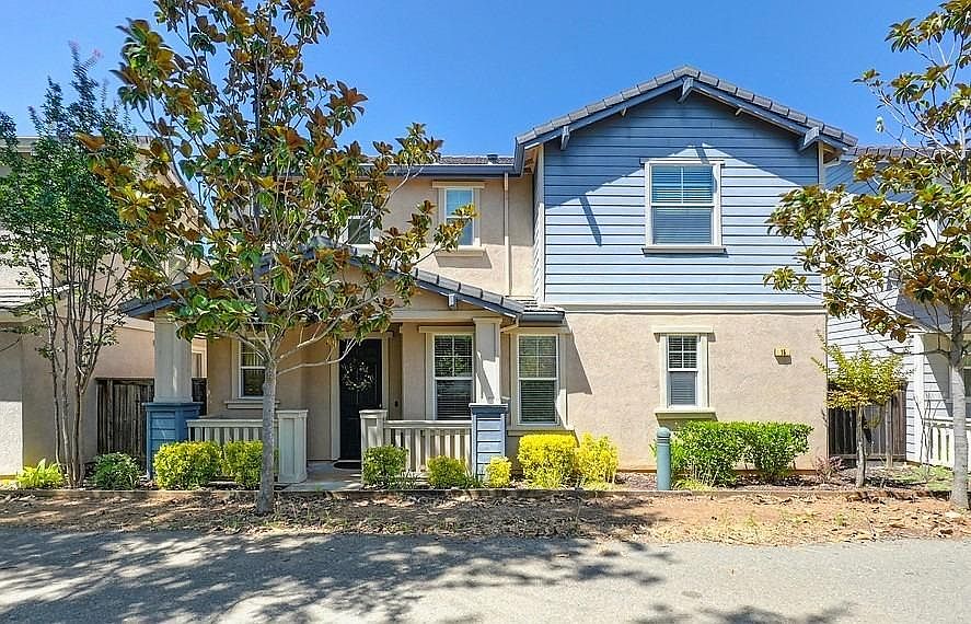 1st image of 15 Crystalwood Cir