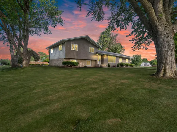 800 School St, Stanhope, IA 50246