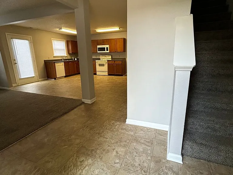 2387 Bridlewood Dr — Photo 3
